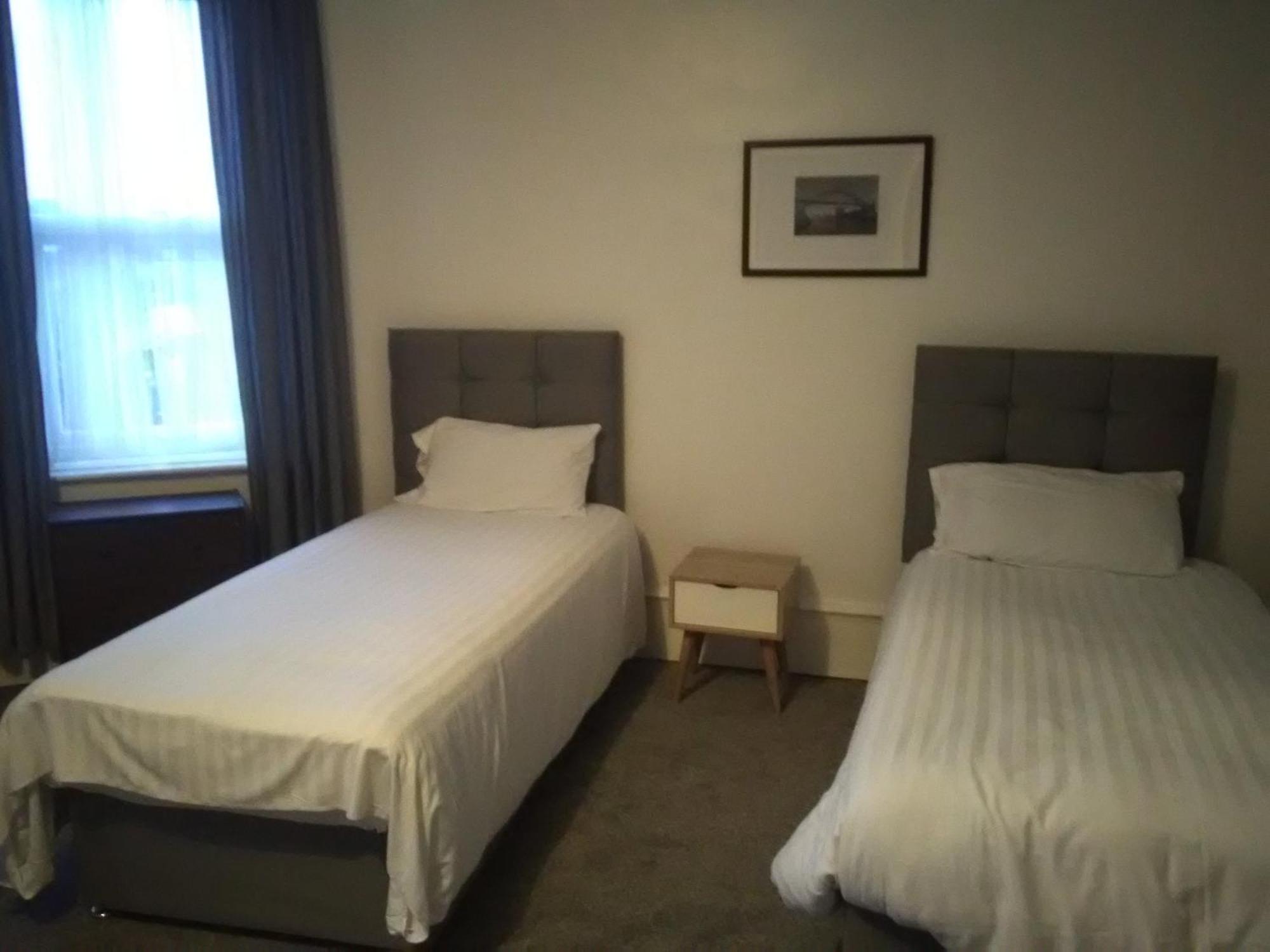 Newcastle West Hotel & Bar Bilik gambar