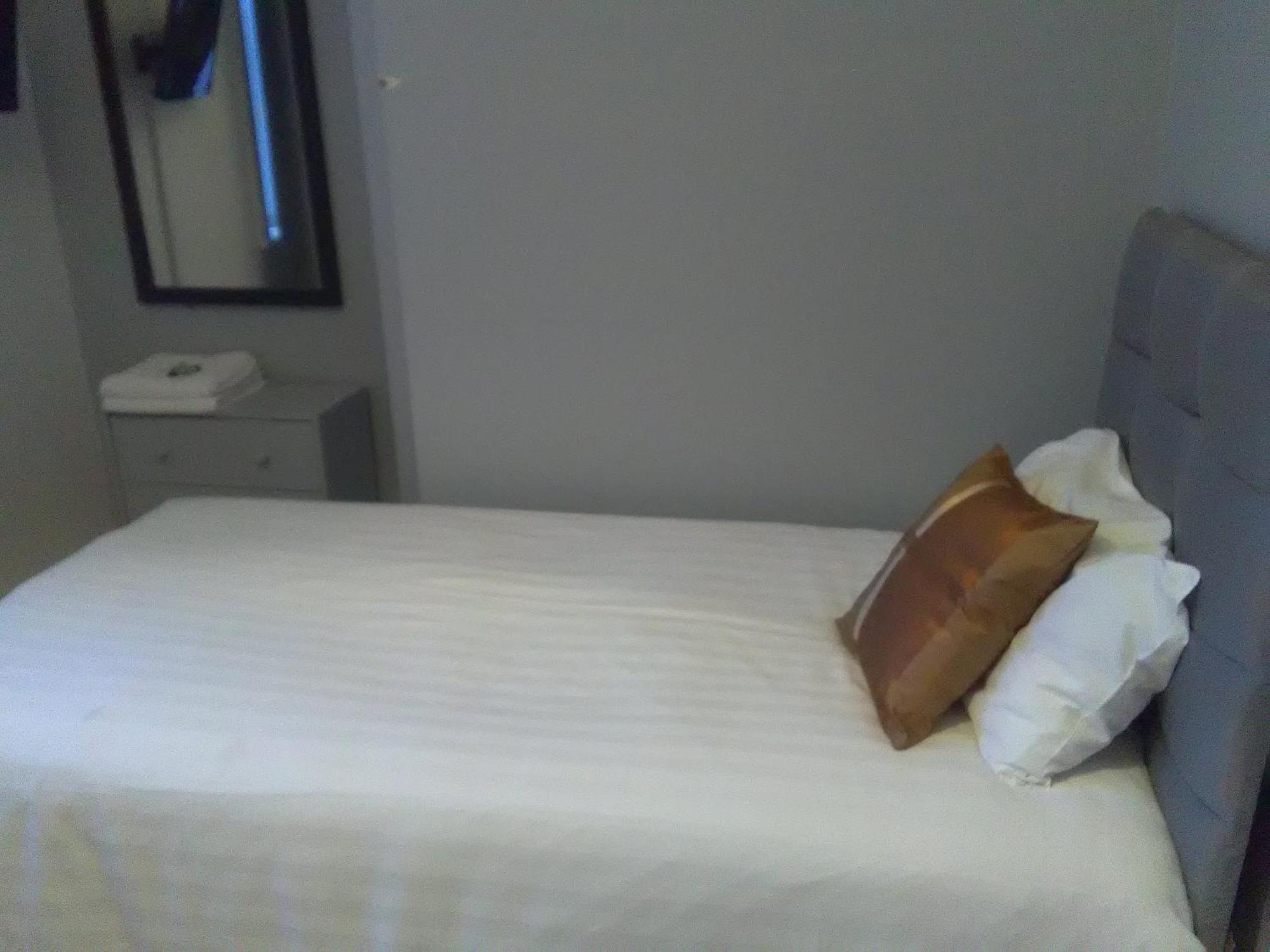 Newcastle West Hotel & Bar Bilik gambar