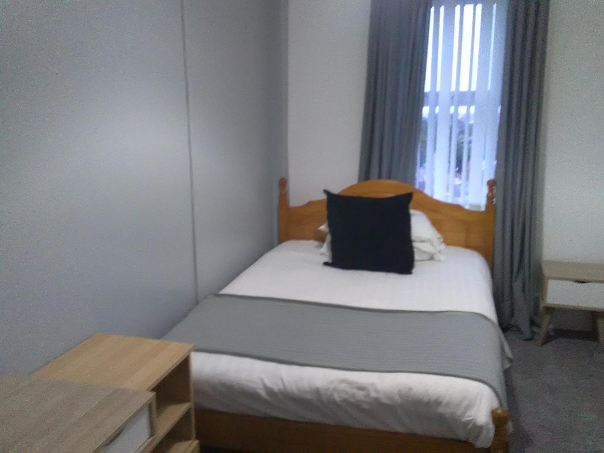 Newcastle West Hotel & Bar Bilik gambar